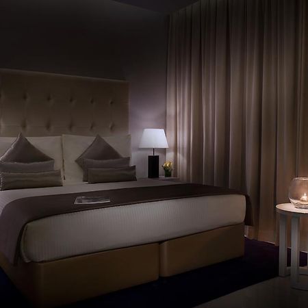 Damac Maison The Vogue Дубай Экстерьер фото A bedroom at the hotel
