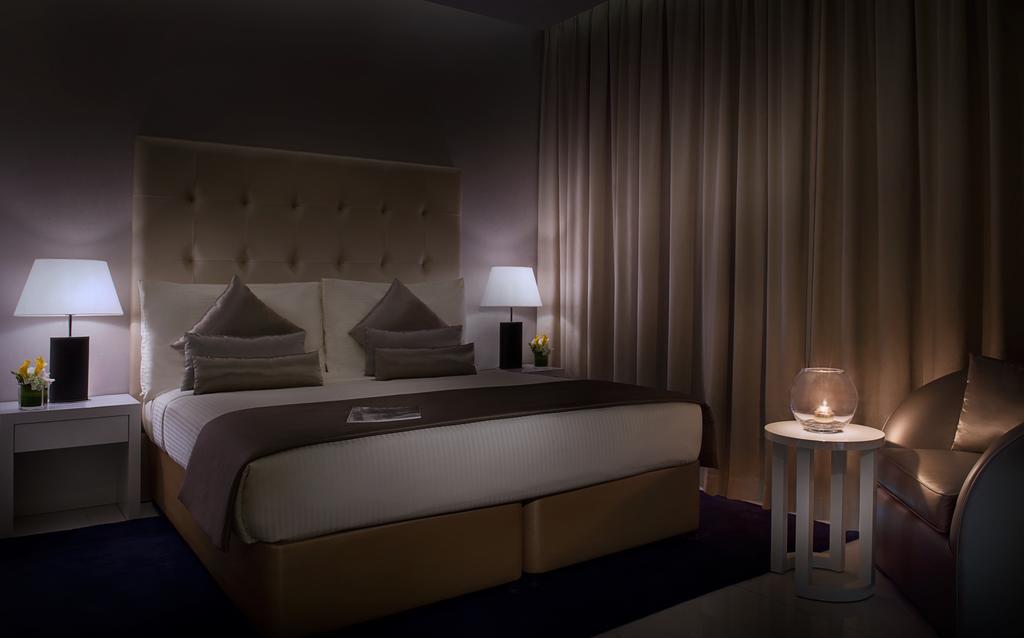 Damac Maison The Vogue Дубай Экстерьер фото A bedroom at the hotel