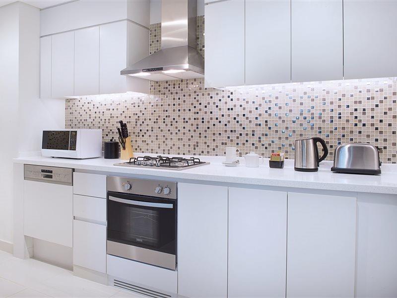 Damac Maison The Vogue Дубай Экстерьер фото A modern kitchen
