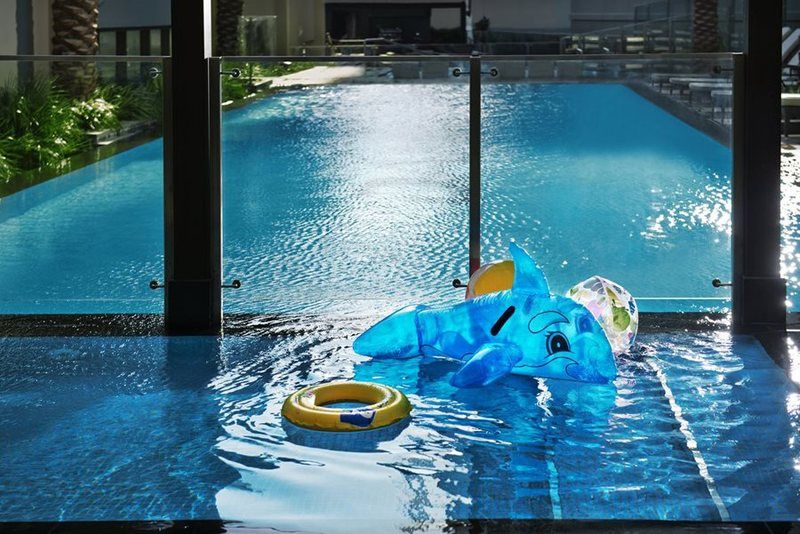 Damac Maison The Vogue Дубай Экстерьер фото The swimming pool at the Ritz-Carlton, Singapore