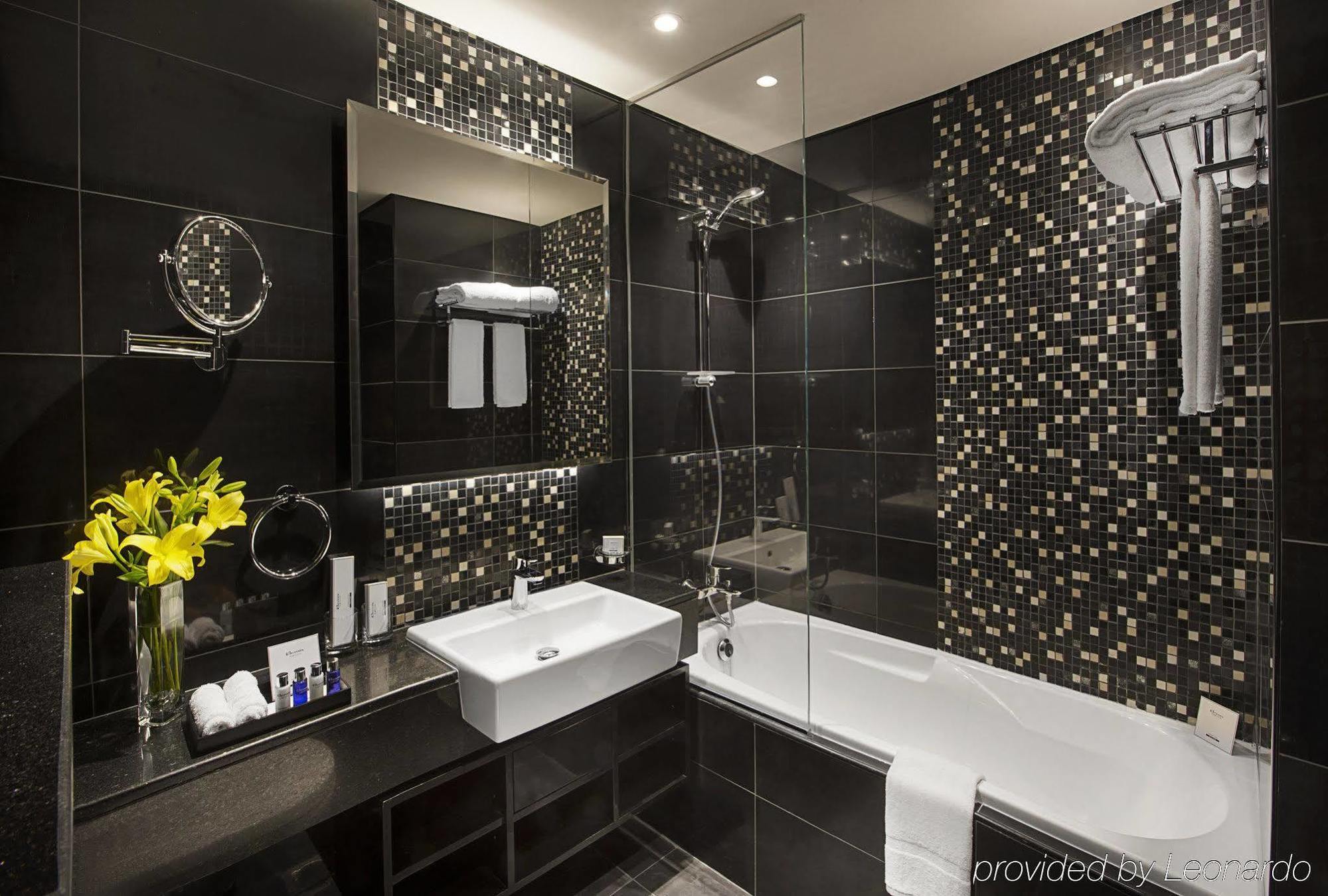 Damac Maison The Vogue Дубай Экстерьер фото Bathroom