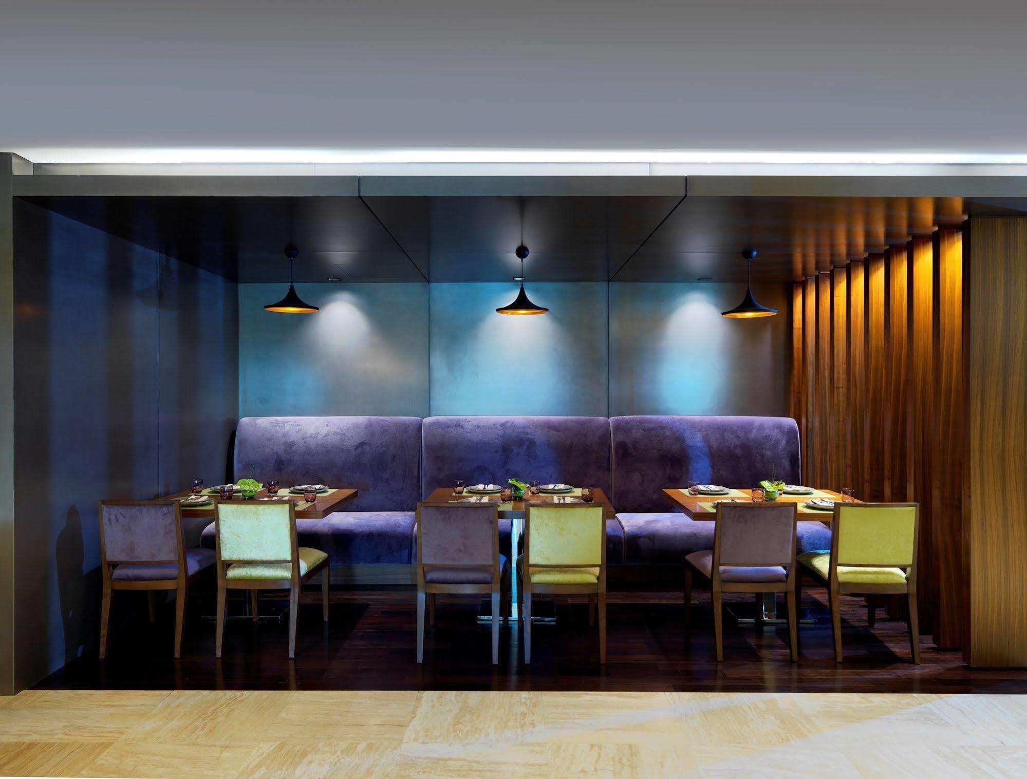 Damac Maison The Vogue Дубай Экстерьер фото Interior of a restaurant