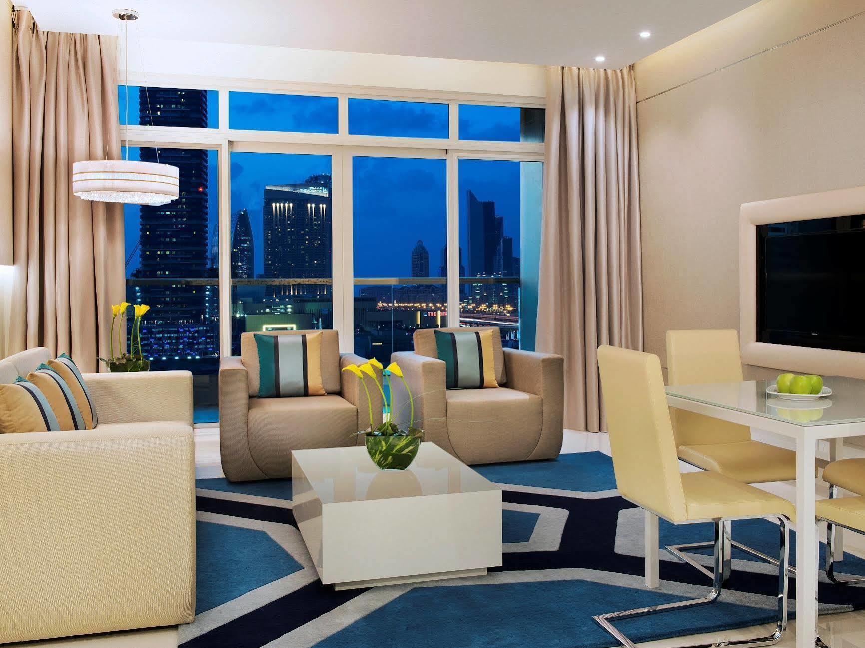 Damac Maison The Vogue Дубай Экстерьер фото A living room in a typical apartment
