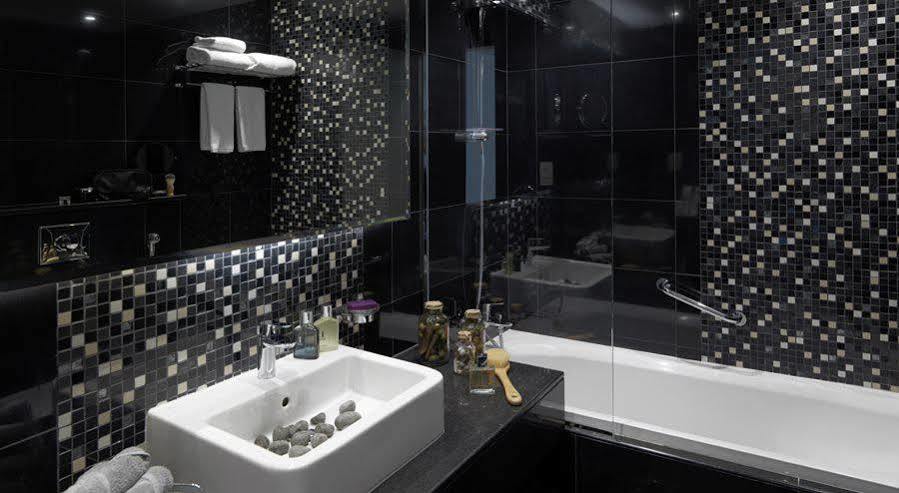 Damac Maison The Vogue Дубай Экстерьер фото Bathroom