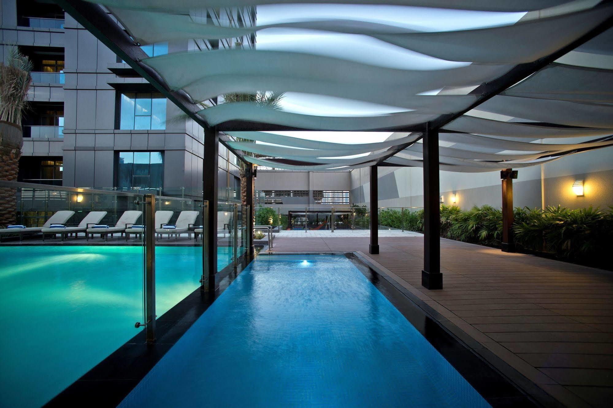 Damac Maison The Vogue Дубай Экстерьер фото The swimming pool at the hotel