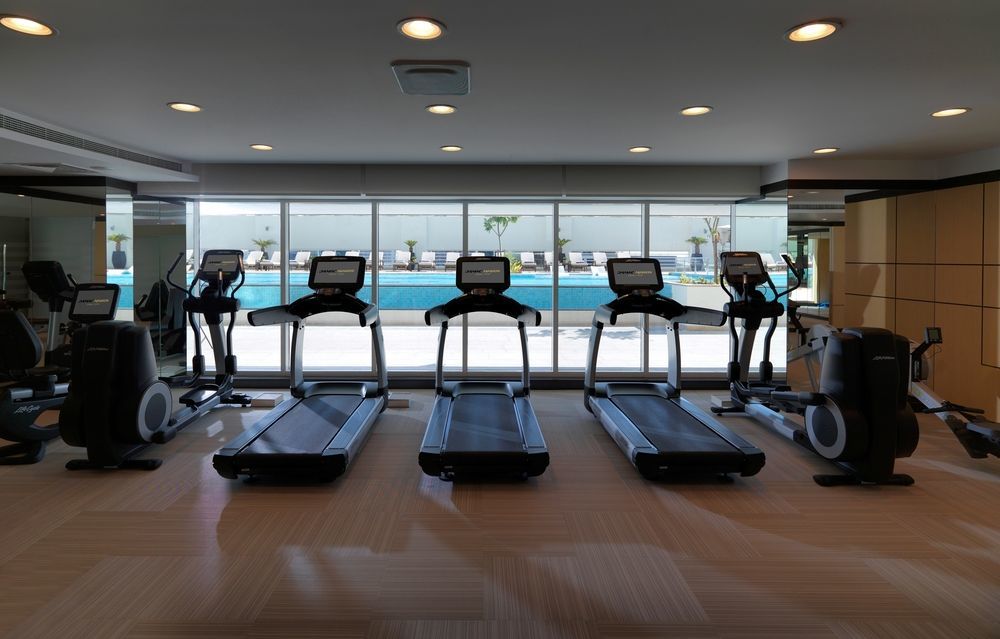 Damac Maison The Vogue Дубай Экстерьер фото The gym at the hotel